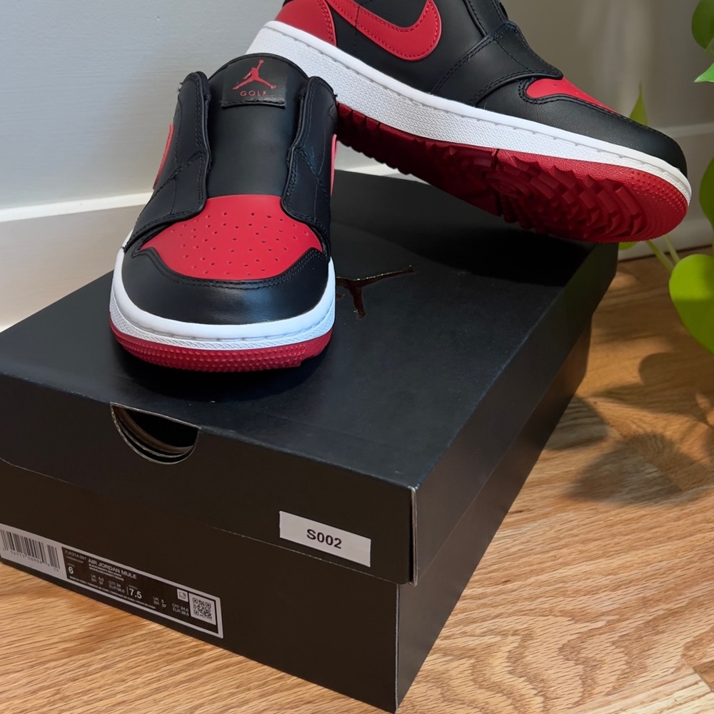 Nike Air Jordan Golf Mules in Black and Red men’s/6 women’s/7.5